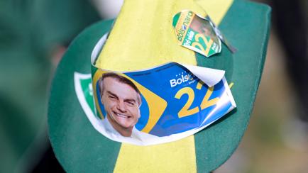 Un seguidor de Bolsonaro acude a un discurso de campaña del candidato ultraconservador.