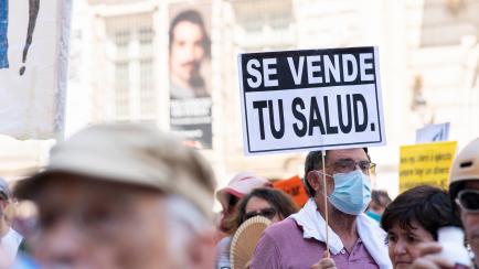 Manifestación por la sanidad pública y contra la política sanitaria de Isabel Díaz Ayuso en la Comunidad de Madrid. El 10 de julio de 2022 en Madrid.