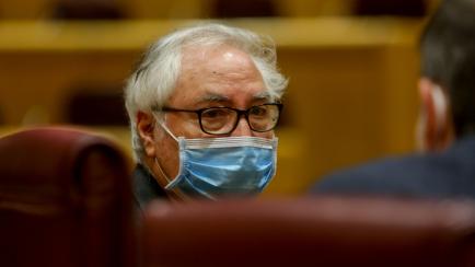 MADRID, SPAIN - JUNE 22: The minister of Universities, Manuel Castells, appears in the Senate with a mask, in commission of his department on June 22, 2020 in Madrid, Spain. (Photo by Ricardo Rubio/Europa Press via Getty Images)