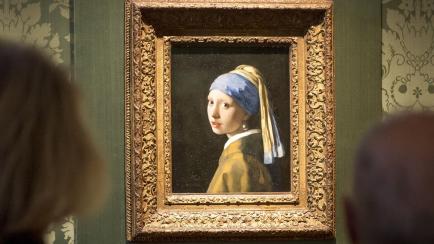 La célebre pintura de Vermeer, vista a distancia