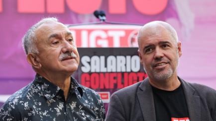 Pepe Álvarez y Unai Sordo, el pasado 7 de octubre, concentrados ante la sede de la CEOE en Madrid.