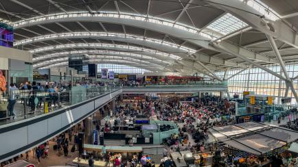 Aeropuerto de Heathrow, el pasado verano, abarrotado por los retrasos durante una huelga. 