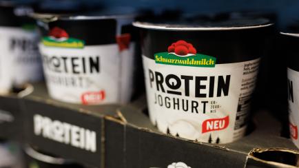 Yogur proteico en un supermercado.