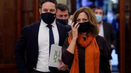 El presidente de Vox, Santiago Abascal, y la diputada María de los Reyes Romero, en el Congreso este jueves 29 de octubre.