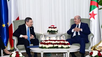 Los primeros ministros de Italia, Mario Draghi, y Argelia, Abdelmadjid Tebboune.