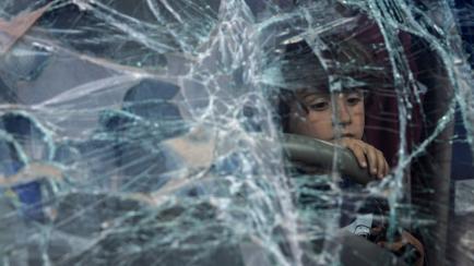 Un niño evacuado de la acería de Mariupol.