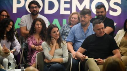 Irene Montero y Juan Antonio Delgado, candidato de la formación morada, en un acto de Podemos Andalucía.