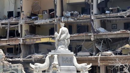 La fachada del Hotel Astoria, destrozada por la explosión