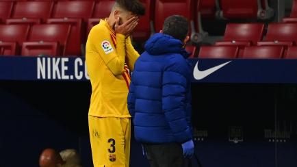Barcelona's Spanish defender Gerard Pique (L) reacts as he walks off the pitch after getting injured during the Spanish League football match between Club Atletico de Madrid and FC Barcelona at the Wanda Metropolitano stadium in Madrid on Novemb...