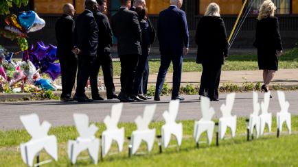Biden rinde homenaje a las víctimas del ataque racista en Búfalo