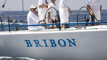 El emérito, en una regata a bordo de su 'Bribón'