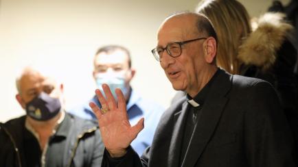 El presidente de la Conferencia Episcopal Española y arzobispo de Barcelona, Juan José Omella, durante un acto con víctimas de abusos sexuales en el marco de la Iglesia.