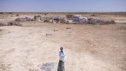 Un pastor afectado por la sequía en la región de Puntlandia, en el norte de Somalia.