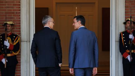 El presidente Pedro Sánchez y el secretario general de la OTAN, Jens Stoltenberg, durante su encuentro en Moncloa.