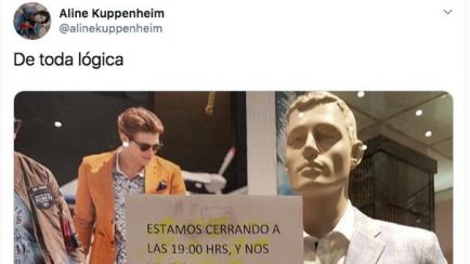 Cartel colgado en un escaparate.