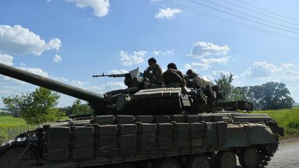 Un tanque militar en Ucrania.  