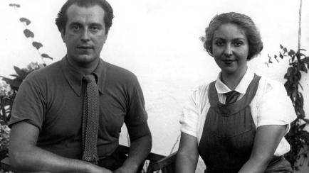 El poeta gaditano Rafael Alberti, miembro de la Generación del 27, con su esposa, la escritora María Teresa León. EFE/Archivo

