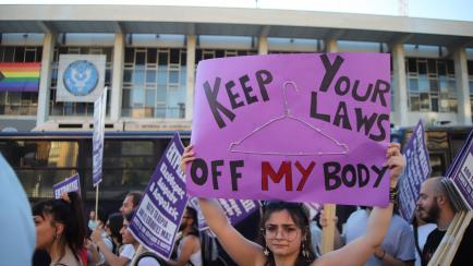 Una joven protesta contra la derogación del aborto en Estados Unidos.