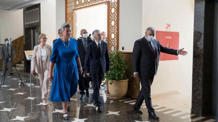 Fernando Grande Marlaska (i) junto con la comisaria de Asuntos de Interior de la UE, Ylva Johansson (d) y el ministro de Interior marroquí, Abdeluafi Laftit.