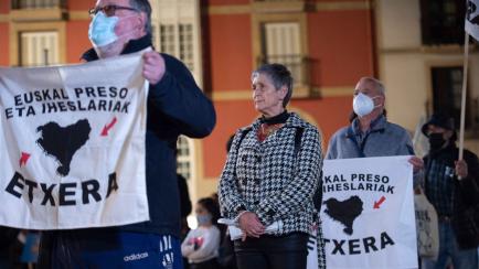 Protesta en Arrasate-Mondragón, el pasado diciembre, pidiendo que los presos de ETA cumplan su pena en el País Vasco. 
