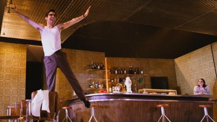Una escena de 'El bar que se tragó a todos los españoles’.