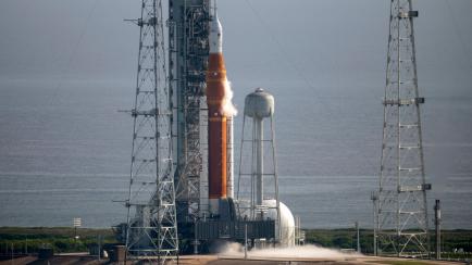 El cohete SLS con la nave Orion, preparado para el lanzamiento en Cabo Cañaveral, Florida.