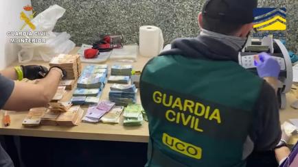 La Guardia Civil desarticula la organización criminal internacional más importante que operaba en España.