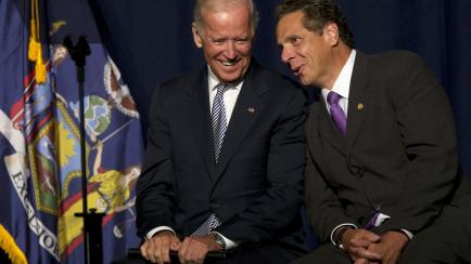 Joe Biden y Andrew Cuomo, juntos en un acto en New York, en 2015.