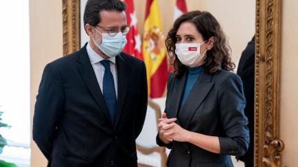 Foto de archivo del consejero de Hacienda, Javier Fernández Lasquetty, y la presidenta madrileña, Isabel Díaz Ayuso.