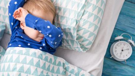 El cambio de hora puede alterar el sueño de bebés y niños durante unos días.
