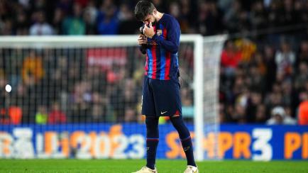 Gerard Piqué no puede contener las lágrimas en su despedida del Camp Nou.