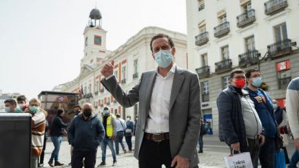 El candidato de Ciudadanos a la presidencia de la Comunidad de Madrid, Edmundo Bal, en la Puerta del Sol en una imagen de archivo.