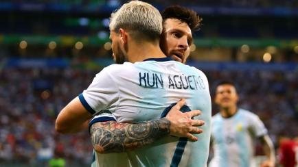 Agüero, junto a Messi con la selección argentina