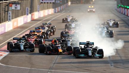 Hamilton se pasa de frenada en el Gran Premio de Azerbayán.