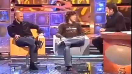 Fernando Alonso y Antonio Lobato en Telecinco en el año 2004.