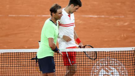 Nadal y Djokovic se saludan en la semifinal de Roland Garros
