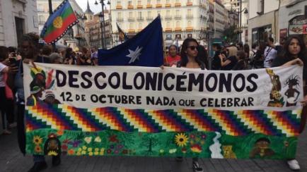 Marcha del colectivo 'Descolonicémonos. 12 de octubre, nada que celebrar'.