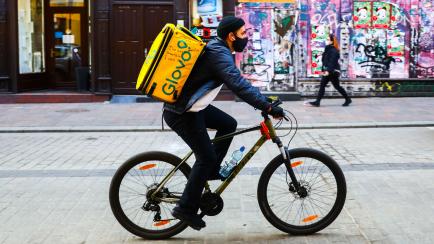 Un trabajador de Glovo, en una foto de archivo.
