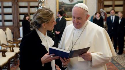 Yolanda Díaz y el papa Francisco, en el Vaticano.