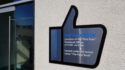 La primera oficina de Facebook en Silicon Valley, Palo Alto, California.