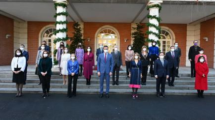 La nueva 'foto de familia' del Gobierno tras la entrada del nuevo ministro de Universidades, Joan Subirats.