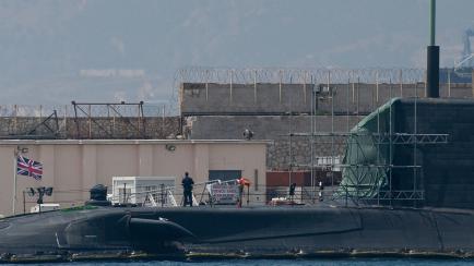 Imagen de archivo de 2016 que muestra a un submarino nuclear en el puerto de Gibraltar.  