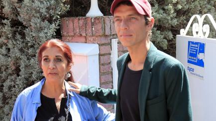 Camilo Blanes con su madre Lourdes Ornelas en 2019.
