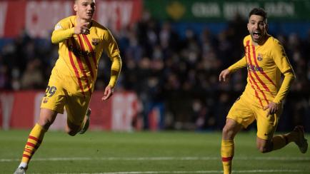 Ferrán Jutgla celebra el gol que da la victoria al Barça.