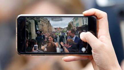 Felipe y Letizia, a través de un iPhone