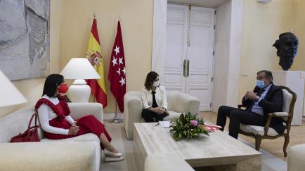 Reunión entre Mercedes González, delegada del Gobierno, con la presidenta de la Comunidad de Madrid, Isabel Díaz Ayuso y con el consejero de Presidencia, Justicia e Interior, Enrique López.
