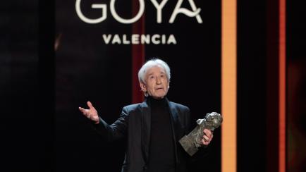 José Sacristán, con su Goya de Honor.