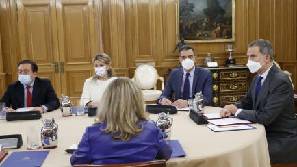 El rey Felipe VI preside reunión del Consejo Nacional de Seguridad en Madrid, 24 Febrero 2022.