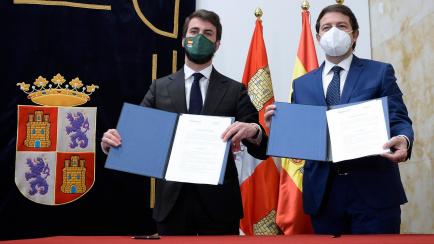 García-Gallardo (Vox) y Mañueco (PP) muestran el pacto de gobernabilidad entre ambas formaciones