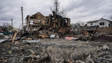 Edificios de viviendas destrozados en Irpin